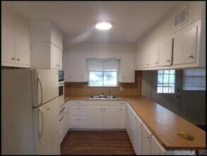 408 Pickwick Ln in North Little Rock, AR - Building Photo - Building Photo