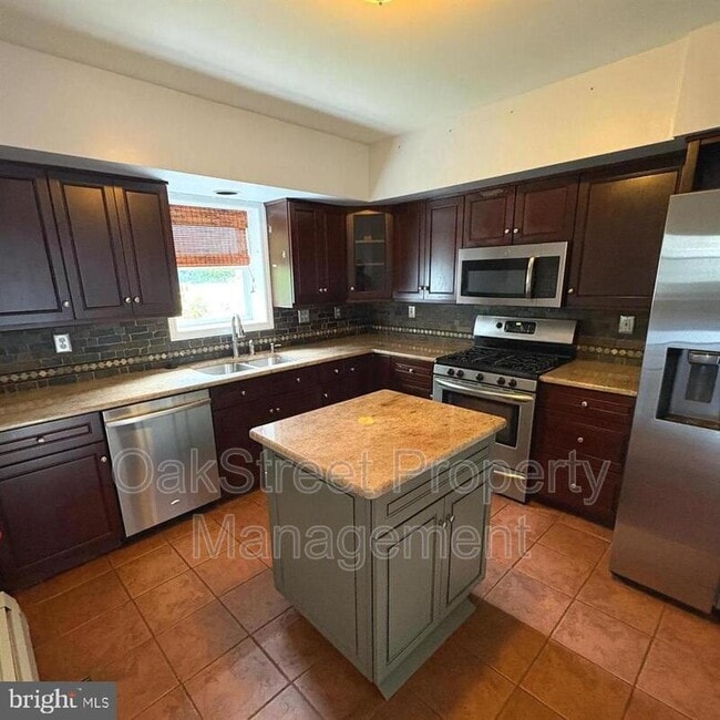 property at 1300 W Kings Hwy