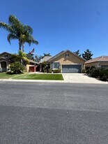 392 Bjorn Ct in Hemet, CA - Building Photo
