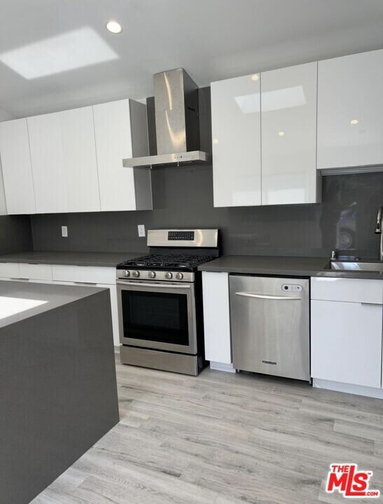 17139 Sherman Way in Los Angeles, CA - Building Photo