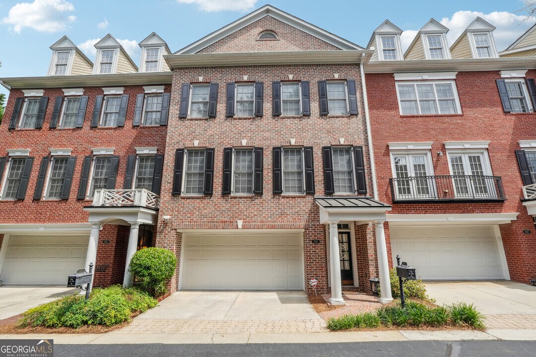 2315 English Ivy Ct in Atlanta, GA - Building Photo