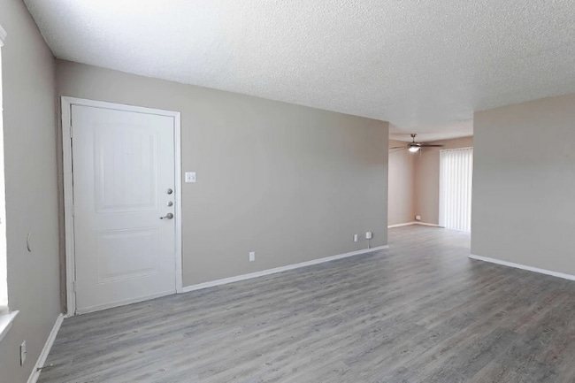 531 Bedford Rd in Bedford, TX - Building Photo - Building Photo