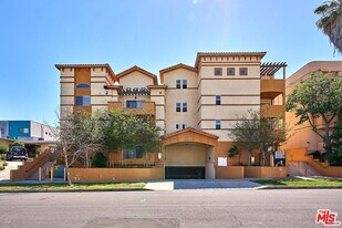 4822 Elmwood Ave in Los Angeles, CA - Building Photo