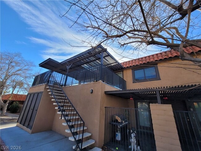 6681 Bubbling Brook Dr in Las Vegas, NV - Building Photo - Building Photo