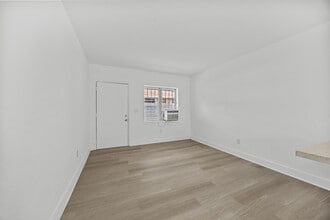 171 NW 56th St, Unit 1 in Miami, FL - Foto de edificio - Building Photo