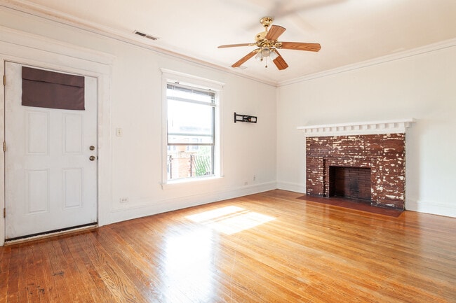 902 W Belle Plaine Ave in Chicago, IL - Building Photo - Building Photo