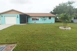 305 Hammock Terrace in Venice, FL - Building Photo