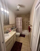 12310 SW 97th St in Miami, FL - Foto de edificio - Building Photo