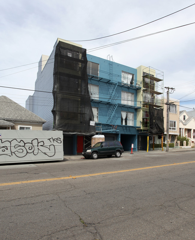 168 Sickles Ave in San Francisco, CA - Foto de edificio - Building Photo