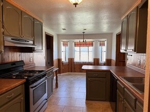 1071 Raintree Mansion in Yukon, OK - Building Photo - Building Photo