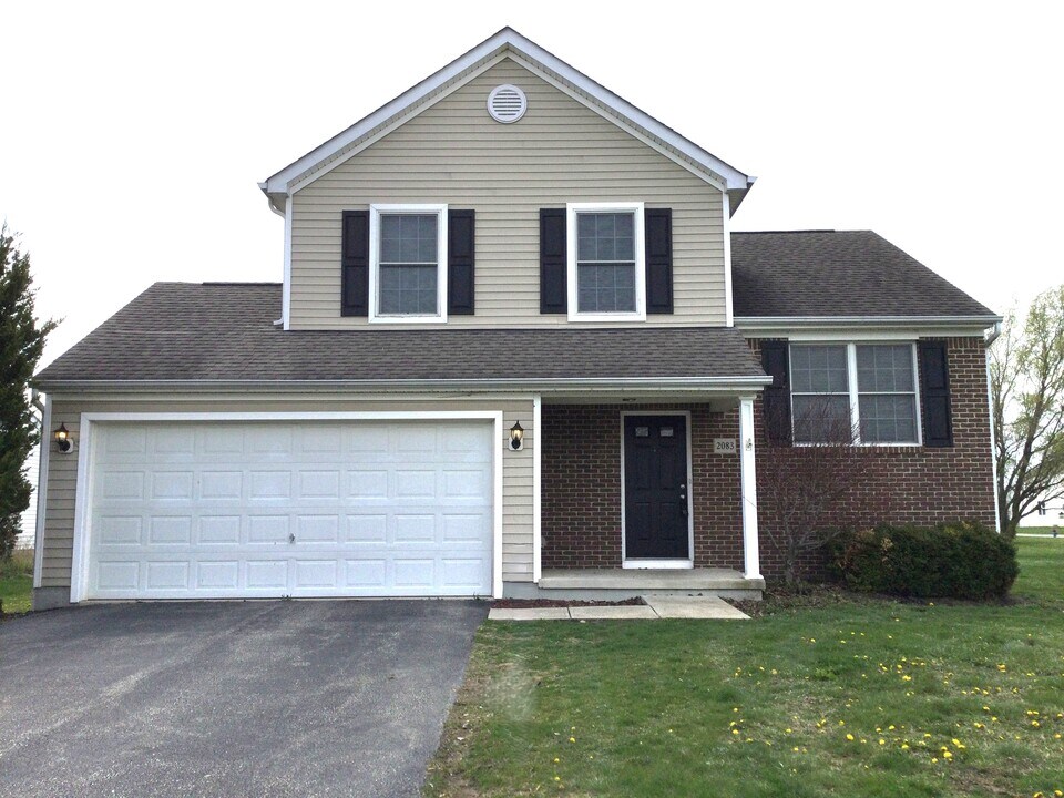 2083 Shetland St in Marysville, OH - Foto de edificio
