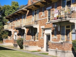 Overton Place in Memphis, TN - Foto de edificio - Building Photo