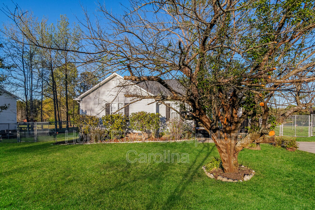 property at 3429 Deer Trace Ln