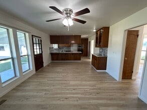 10680 Cleveland Ave in Oakdale, CA - Building Photo - Building Photo