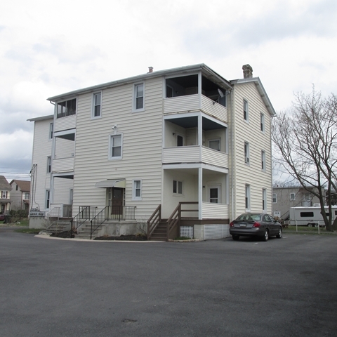 107 S Hellertown Ave in Quakertown, PA - Building Photo - Building Photo