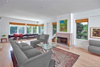 2 Bluewater Hill S in Westport, CT - Building Photo - Building Photo