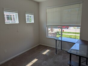 1326 Bluemoon Dr in Longmont, CO - Building Photo - Building Photo