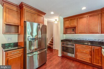519 Woodland Ct NW in Vienna, VA - Building Photo - Building Photo