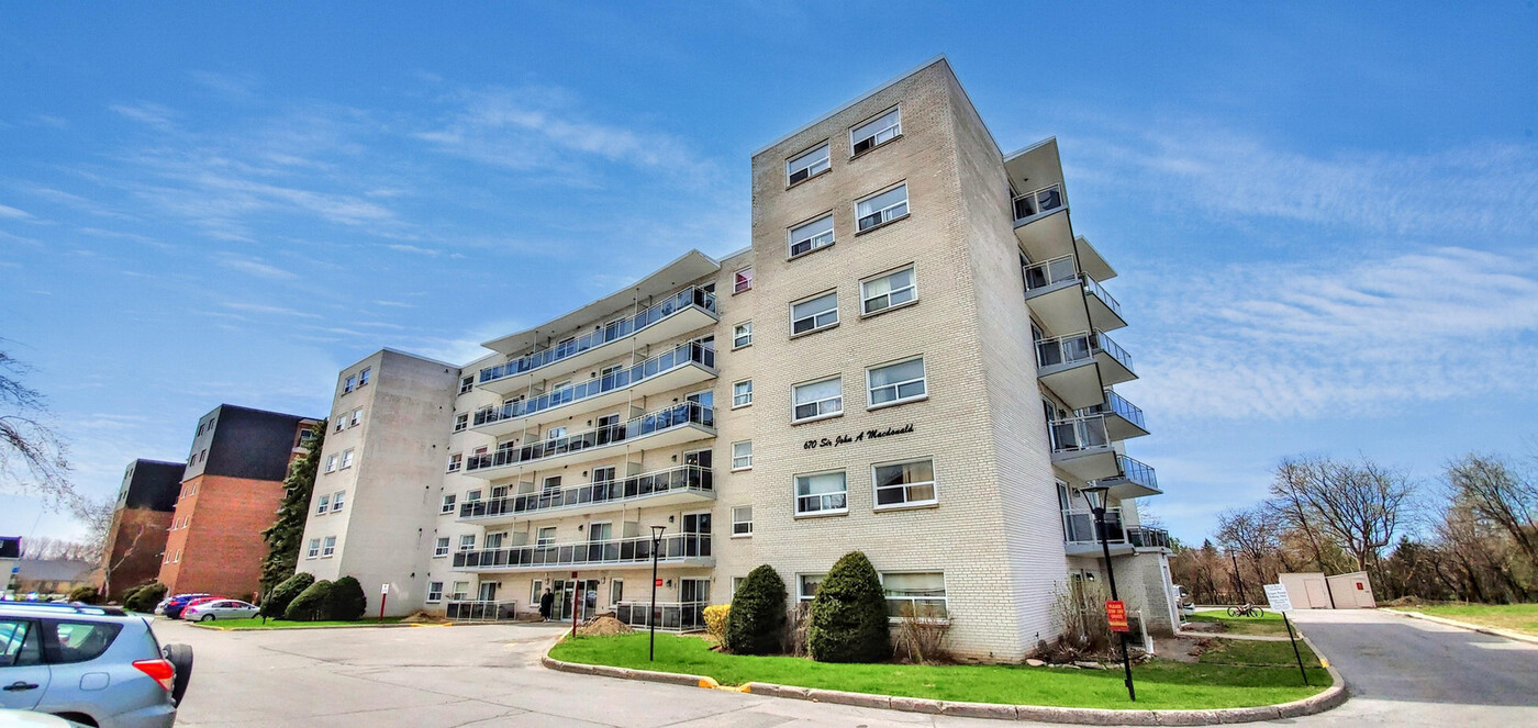 West Park I Apartments in Kingston, ON - Building Photo