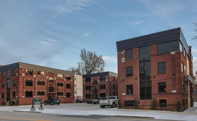 Velencia Apartments in Tulsa, OK - Foto de edificio - Building Photo