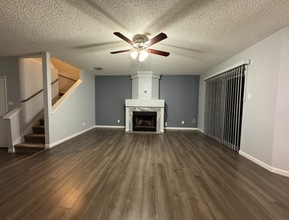 15719 Persimmon Hill Dr in San Antonio, TX - Building Photo - Building Photo