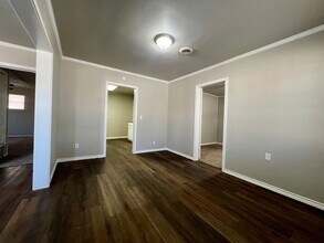 525 W Scurry St in Slaton, TX - Building Photo - Building Photo