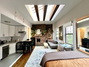 223 8th Ave in New York, NY - Building Photo - Building Photo