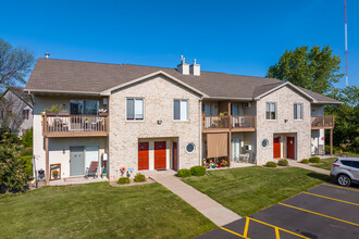 Shade Tree in Kaukauna, WI - Foto de edificio - Building Photo