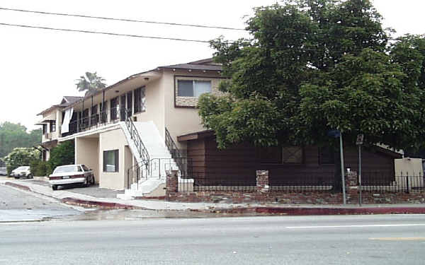 12329 Oxnard St in North Hollywood, CA - Building Photo - Building Photo