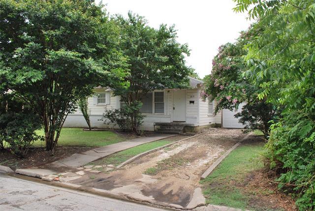 property at 1419 Broadway St