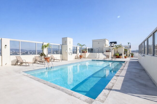 property at 421 La Fayette Park Pl