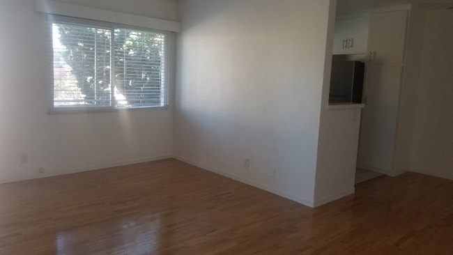 1025 Idaho Ave in Santa Monica, CA - Building Photo - Building Photo
