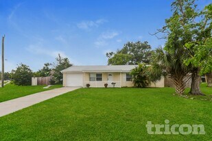 7000 Brentford Rd in Sarasota, FL - Building Photo
