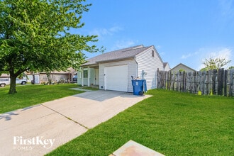 617 Woods Crossing Ln in Indianapolis, IN - Building Photo - Building Photo