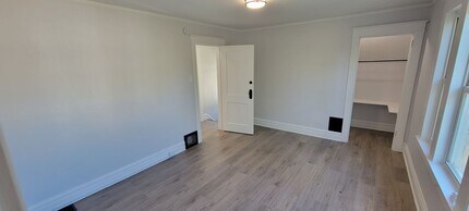 5612 Main St in Duluth, MN - Building Photo - Building Photo