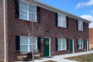 1112 King Arthur Ln, Unit B in Louisville, KY - Building Photo