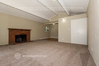 10208 La Presa Way in Rancho Cordova, CA - Foto de edificio - Building Photo