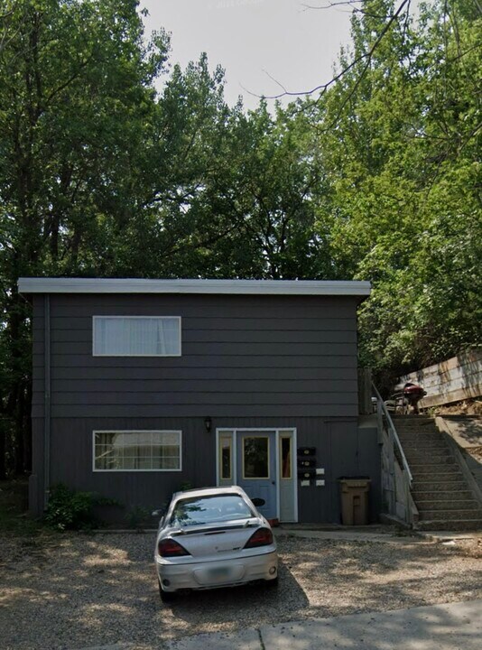 1117 9th St NW, Unit #1 in Minot, ND - Building Photo