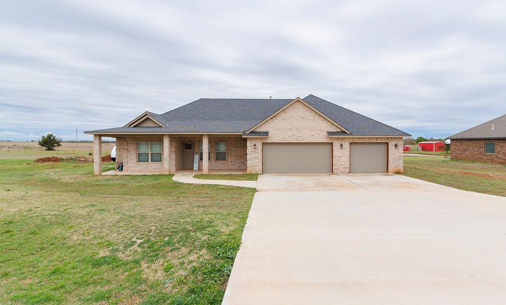 13806 NE Lafayette Dr in Elgin, OK - Building Photo
