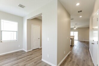 8139 W Atlantis Way in Phoenix, AZ - Building Photo - Building Photo