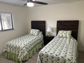 910 Vanderbilt Beach Rd, Unit 115 in Naples, FL - Building Photo - Building Photo