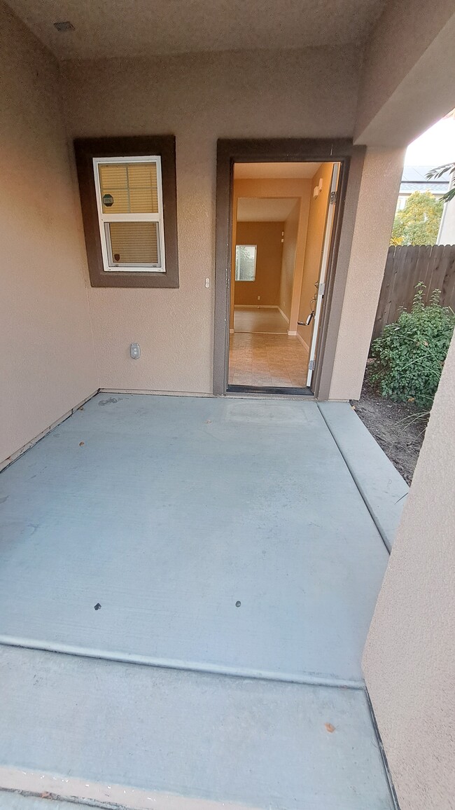 120 Alboran Sea Cir in Sacramento, CA - Building Photo - Building Photo