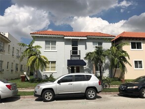 119 Menores Ave, Unit 7A in Coral Gables, FL - Foto de edificio - Building Photo