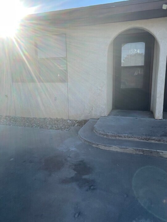 1524 S Avenue H, Unit 1524 S Ave H in Portales, NM - Building Photo