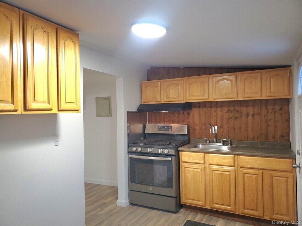 4 Poplar St in Greenwood Lake, NY - Building Photo