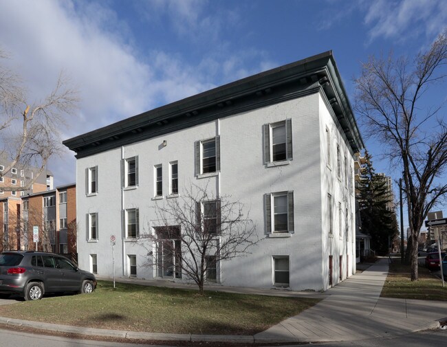 1104 16th Ave SW in Calgary, AB - Building Photo - Building Photo