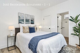 3440 Brookshire Blvd in Charlotte, NC - Building Photo - Building Photo