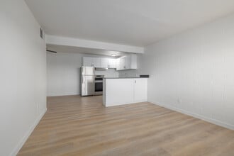 Palms on 2nd Apartments in Tucson, AZ - Building Photo - Interior Photo