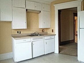 1015 S Arch Ave, Unit 1015 2nd floor in Alliance, OH - Building Photo - Building Photo