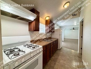 1333 Santa Barbara St in San Antonio, TX - Building Photo - Building Photo